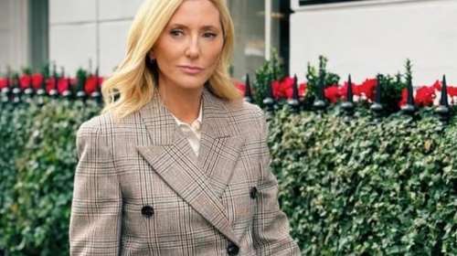 H Μαρί Σαντάλ με φίλη της σε εξόρμηση στη Βουκουρεστίου - Με τζιν και πανάκριβη τσάντα