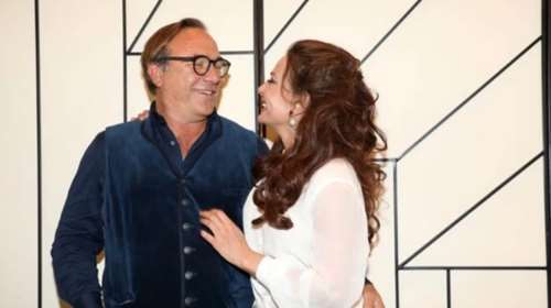 Ο Πέτρος Κόκκαλης στο πλευρό της συζύγου του Δήμητρας Ματσούκα - Στην πρεμιέρα της παράστασης &quot;Η κόμισσα της φάμπρικας&quot;