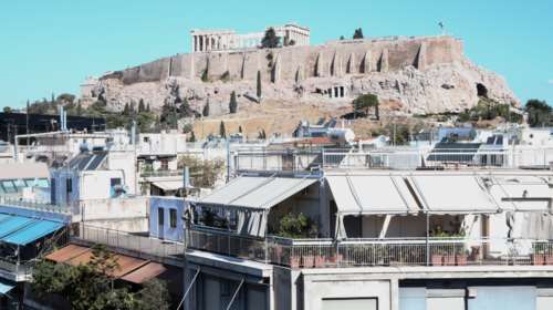 &quot;Εκρηξη&quot; στις προκρατήσεις Airbnb: Τρίβουν τα χέρια τους οι ιδιοκτήτες ακινήτων