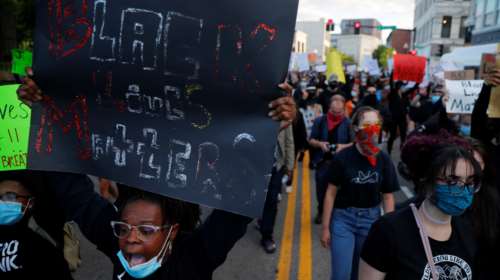 Με αντεπίθεση προειδοποιεί τον Τραμπ η Κίνα - Κατηγορεί τις ΗΠΑ για &quot;χρόνια ασθένεια&quot; ρατσισμού