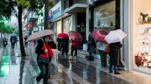 Με νεφώσεις και βροχές ο καιρός σε όλη τη χώρα - Σε ποιες περιοχές θα πέσουν χιόνια