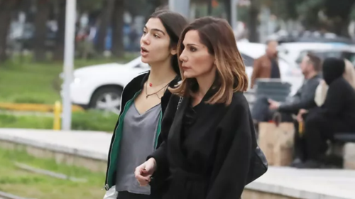 Μελίνα Νικολαΐδη: Με ανανεωμένα καρέ μαλλιά η 17χρονη, σε έξοδο με τη Δέσποινα Βανδή και τη φίλη της