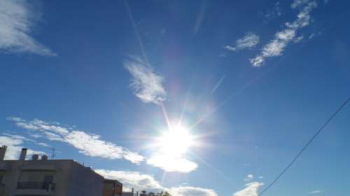 Καιρός: Σε ποιές περιοχές είναι για παραλία και σε ποιες θα έχουμε βροχές και μικρή πτώση της θερμοκρασίας