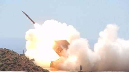 Εντυπωσιακές εικόνες από το Πεδίο Βολής Κρήτης - Βολές πολλαπλών εκτοξευτών πυραύλων