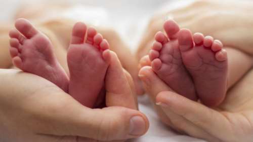 Καλά νέα από τα Γιάννενα:  Γυναίκα θετική στον κορονοϊό έφερε στον κόσμο υγιέστατα δίδυμα