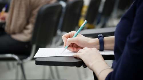 Πρεμιέρα εξετάσεων για τα λύκεια - Πότε &quot;μπαίνουν στον στίβο&quot; των Πανελλήνιων