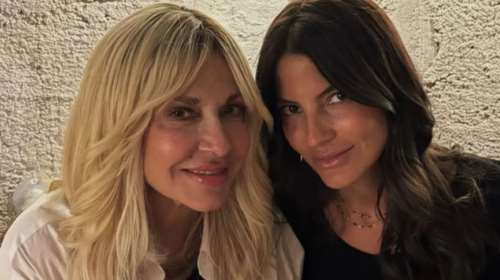 Βραδινή έξοδος σε γαλλικό εστιατόριο για την Άννα Βίσση και τη Δήμητρα Κούστα στη Νέα Υόρκη