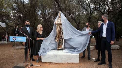Η γλύπτρια του αγάλματος της Κάλλας απαντάει στην κριτική: &quot;Τίποτα από τα σχόλια δεν με αγγίζει&quot;