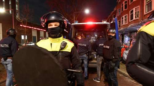 Deutsche Welle για τις βίαιες ταραχές στην Ολλανδία: Τι κρύβεται πίσω από την έκρηξη κατά του lockdown