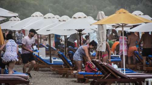 Τι καιρό θα κάνει το Σαββατοκύριακο: Έρχονται βροχές στα βόρεια και 6 μποφόρ στο Αιγαίο