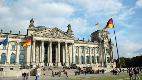 Ο κορονοϊός μπλοκάρει την ανάπτυξη της γερμανικής οικονομίας