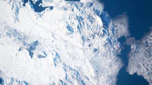 Εντυπωσιακή φωτογραφία από τη χιονισμένη Ελλάδα - Την τράβηξε Γερμανός αστροναύτης από τον Διεθνή Διαστημικό Σταθμό [εικόνα]