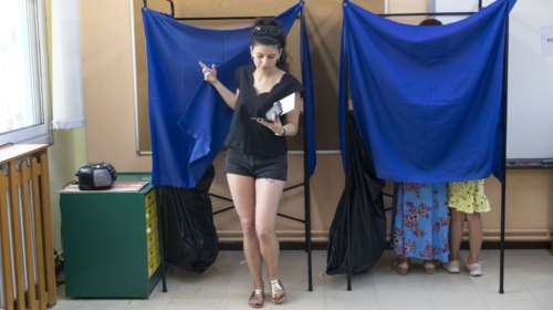 Eκλογές 2023: Πώς θα λειτουργήσουν τα Γραφεία Ταυτοτήτων και Διαβατηρίων