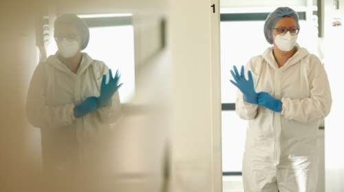 Ανεμβολίαστοι υγειονομικοί: Επιστρέφουν με μέτρα στα νοσοκομεία μετά από 16 μήνες αναστολής