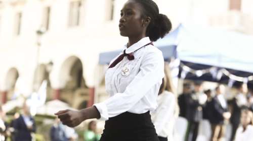 Υπερήφανος πατέρας της 16χρονης Βεατρίκης από την Κένυα, ο διακεκριμένος ιατροδικαστής Σαμουήλ Ντούγκου