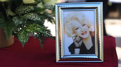 Καίτη Γκρέυ: &quot;Ο Φίλιππος Ηλιάδης δεν γνώριζε ότι θα γίνει μνημόσυνο, η οικογένεια τον έχει αποκλείσει&quot; - Τι λέει η δικηγόρος του