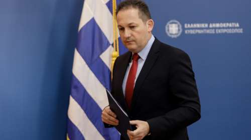 Εκτακτη σύσκεψη στο Μαξίμου για τη Μόρια με ΕΥΠ και ΓΕΕΘΑ - Πέτσας: Εξετάζουμε όλα τα ενδεχόμενα