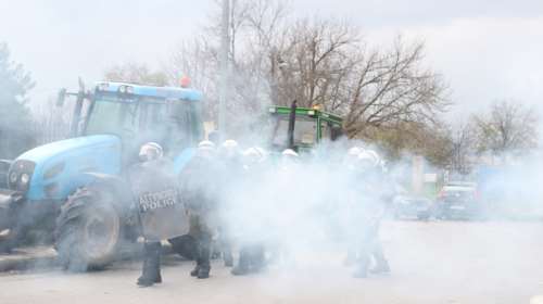 Δικογραφία για το &quot;πάτα τον&quot; στη Θεσσαλονίκη - Στα επεισόδια μεταξύ αγροτών και Αστυνομίας κοντά στο αεροδρόμιο