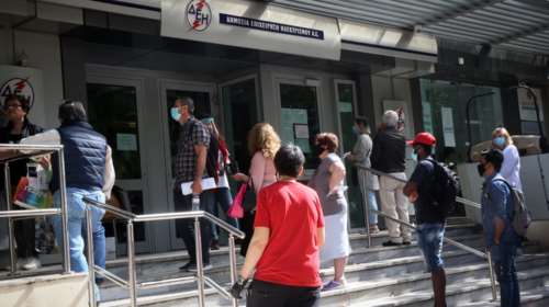 Ουρές και πάλι στη ΔΕΗ από το πρωί αλλά με ...τάξη και χωρίς συνωστισμό