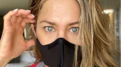 Οι celebrities αποδέχονται την πρόκληση του "Wear a Damn Mask"