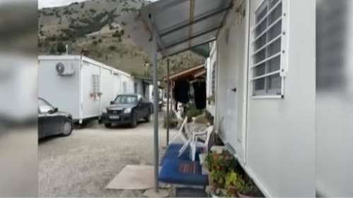 Δαμάσι Λάρισας: Εξήντα οικογένειες ζουν σε κοντέινερ σε πρωτόγονες συνθήκες τέσσερα χρόνια μετά τον σεισμό