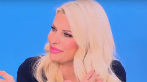 Ελένη Μενεγάκη: "Προσπαθώ να με κρατάω - Τα λες στο σπίτι, τα λες και δημόσια;"