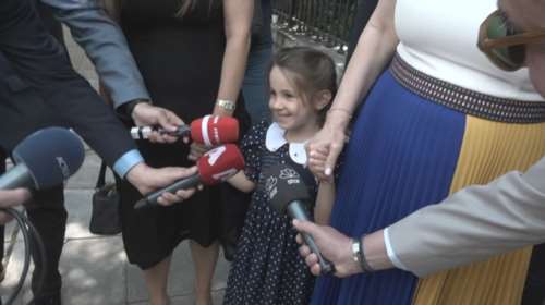 Θεόδωρος Σκυλακάκης: Εκλεψε τις εντυπώσεις η εγγονή του νέου υπουργού - Η ευχή στον παππού της [Εικόνες]