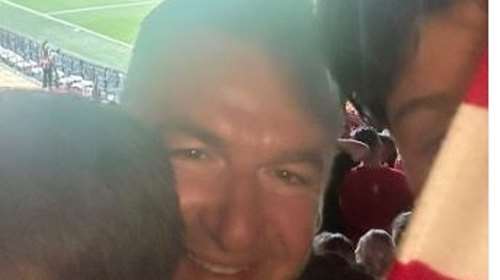 Ολυμπιακός: Ο Γιώργος Λιάγκας έβγαλε selfie από το Opap Arena με τους γιους του - "Έτοιμοι να το σηκώσουμε"