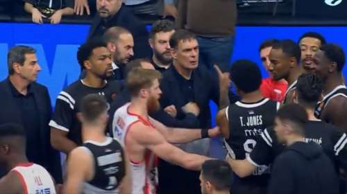 Η στιγμή που ο παίκτης της Παρτίζαν πλησιάζει απειλητικά τον Μπαρτζώκα: &quot;Μου επιτέθηκαν παίκτης και οπαδός&quot; [βίντεο]