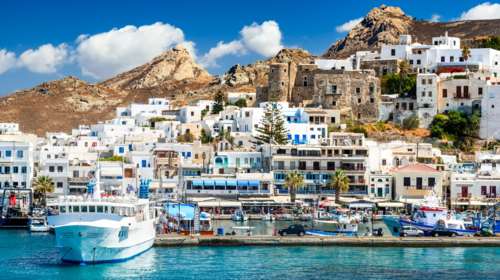 Ο τουρισμός πάει για νέο ρεκόρ το 2025 - Οι ξενοδόχοι διαμαρτύρονται για τη βραχυχρόνια μίσθωση, τους ξεπέρασε σε κλίνες