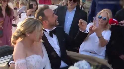 Πάνος Μουζουράκης: Η σπόντα στους δημοσιογράφους που βρέθηκαν στον γάμο του