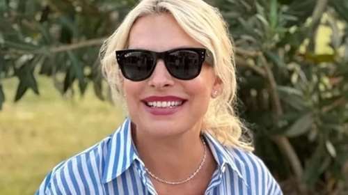 Ελένη Μενεγάκη: Για ουζάκι σε παραδοσιακή ψαροταβέρνα της Χαλκίδας