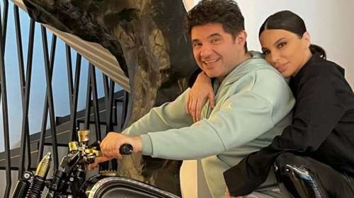 Κέλλυ Κελεκίδου - Νίκος Κουρκούλης | Η σπάνια οικογενειακή φωτογραφία με τα παιδιά τους