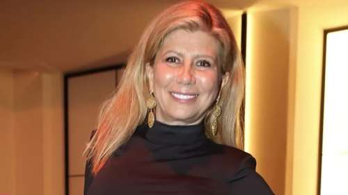 Καστανόξανθη με μακριά μαλλιά: Η Ζήνα Κουτσελίνη σε σπάνια βραδινή έξοδο με την κόρη της