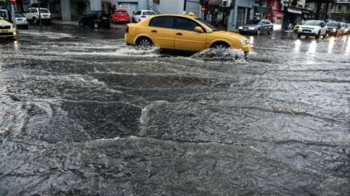 Κακοκαιρία Μπάλλος: Έκλεισε τμήμα των οδών Σκυλίτση και Τζαβέλλα στην παραλιακή