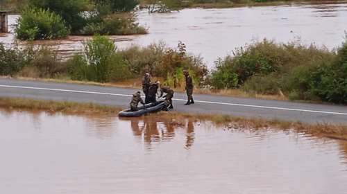 Νύχτα αγωνίας για τους κατοίκους στο Σωτήριο για τη λίμνη Κάρλα:  Σταθεροποιείται η στάθμη της