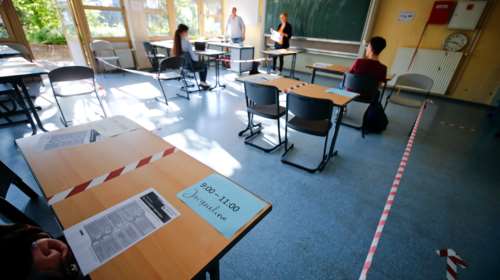 Άνοιγμα σχολείων: Το sms που στέλνουν οι γονείς στο 13033 - Πώς μετακινούνται οι μαθητές