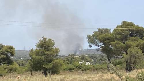 Δεν υπάρχει πια ενεργό μέτωπο φωτιάς στη Βαρυμπόμπη: Στη μάχη μετείχαν 30 πυροσβέστες, δύο αεροσκάφη και δύο ελικόπτερα