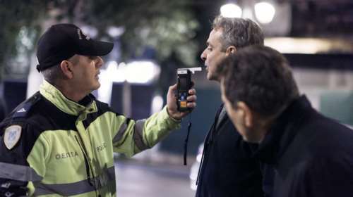 Επίσκεψη Μητσοτάκη σε μπλόκο της Τροχαίας στη Σταδίου: Έκανε αλκοτέστ για να δει πως γίνεται