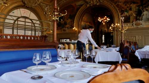 Ανοίγει ξανά η εστίαση σε εσωτερικούς χώρους στη Γαλλία και το Βέλγιο