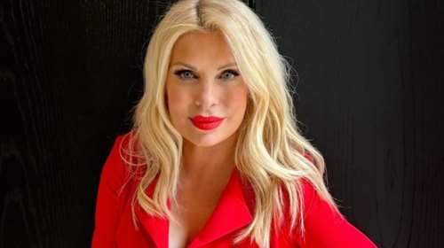 Πριν από 34 χρόνια: Η Ελένη Μενεγάκη ποζάρει στον φακό σαν star του σινεμά