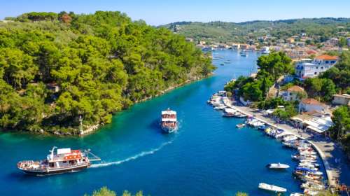 Δεν μας φτάνουν οι εμπρηστές, έχουμε και τους ανόητους τουρίστες- Αναψαν φωτιά σε παραλία στους Αντίπαξους