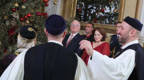 Χριστουγεννιάτικα κάλαντα στον Κωνσταντίνο Τασούλα