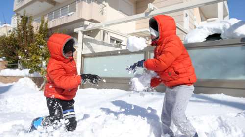 Πού θα ανοίξουν τα σχολεία μια ώρα αργότερα λόγω του χιονιά