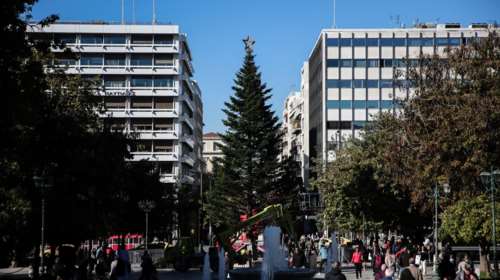 Mε 24.000 φωτάκια και στολίδια  φωταγωγείται το χριστουγεννιάτικο δέντρο την Πέμπτη στο Σύνταγμα