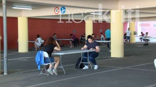 Απίστευτο και όμως ελληνικό: Στο Πολυτεχνείο Κρήτης έδωσαν εξετάσεις... στο πάρκινγκ λόγω κορονοϊού [εικόνες]