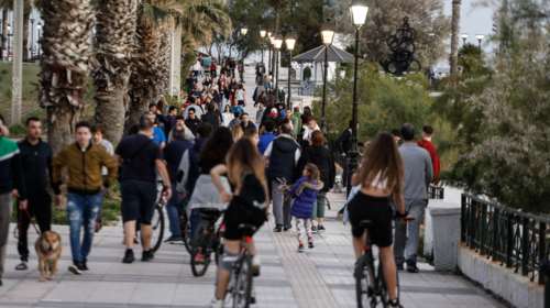 Τι είναι το &quot;φαινόμενο του ακορντεόν&quot;: Ο κίνδυνος μετά την άρση των μέτρων