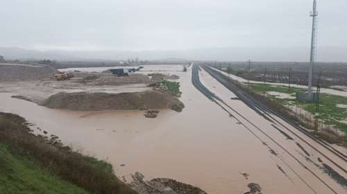 Λαμία: Πλημμύρες στον Δομοκό - Διακόπηκε η σιδηροδρομική συγκοινωνία Αθηνών - Θεσσαλονίκης