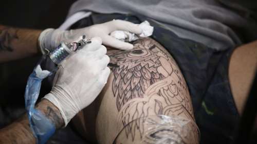 Κορονοϊός: Στην Κρήτη συνεχίζουν να μην συμμορφώνονται - Συνέλαβαν καφετζή και τατουατζή