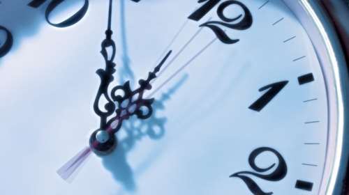 Αλλαγή ώρας 2025: Πότε γυρίζουμε τους δείκτες μια ώρα μπροστά